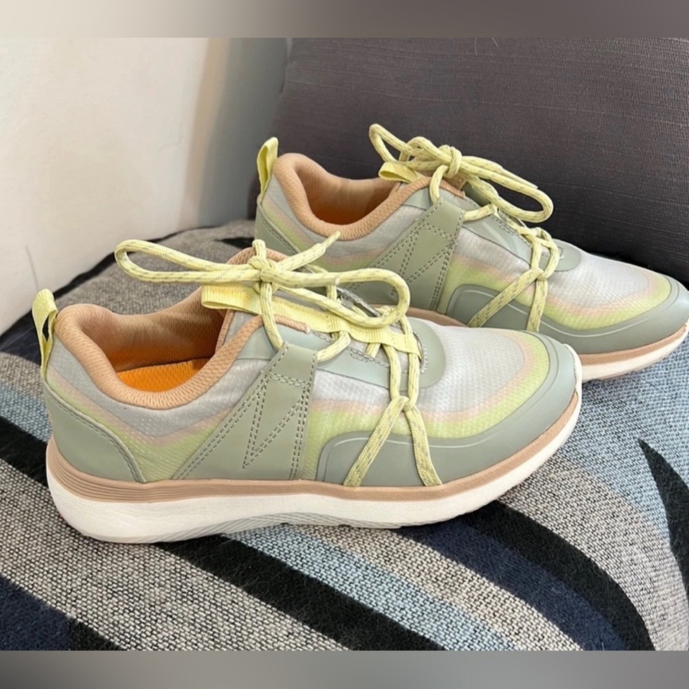 Vionic Austyn Women's Athletic Walking Comfort Sneaker Multicolored Size 6